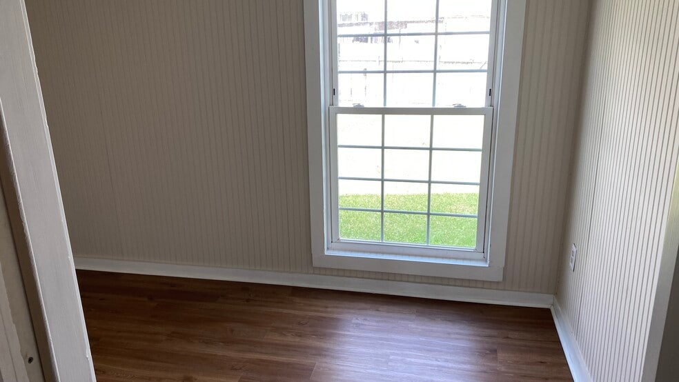 Building Photo - 912 Eighth St