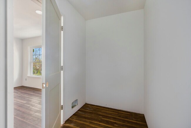 Building Photo - 624 Spring