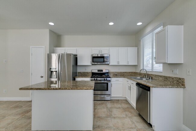 Building Photo - Charming 3-Bedroom Single-Story Home in No...