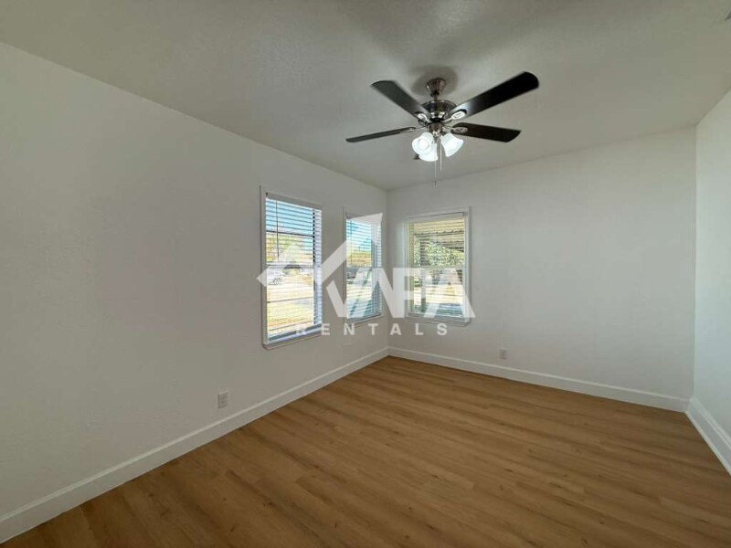 Building Photo - 115 Maurine Dr