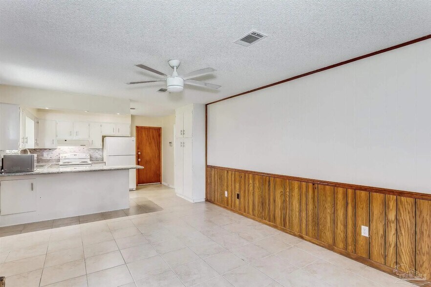 Family Room - 9509 Barranger Dr