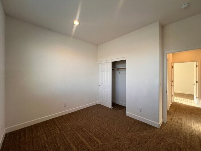 Building Photo - Spacious 3 bedroom home in Fernley