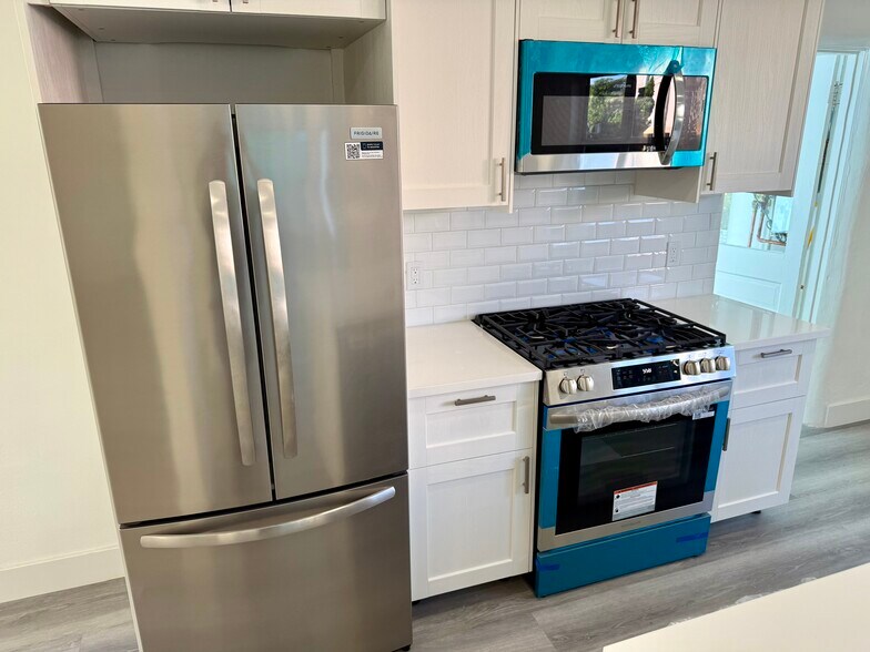 Kitchen - 340 NE 125th St