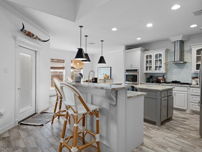 Building Photo - 15114 Barataria Dr