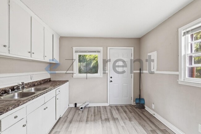 Building Photo - 1108 Walnut St