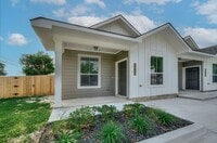 Building Photo - 1606 W 5th St