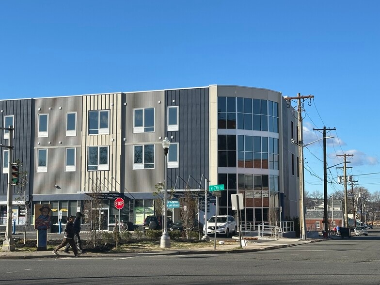 Building Exterior - 208 W 7th St