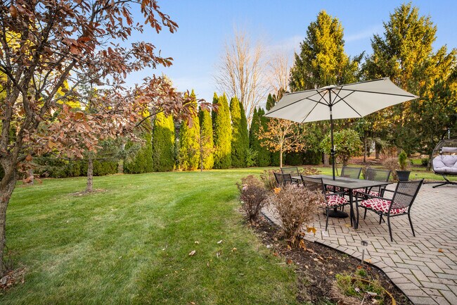 Building Photo - 142 N Dixon Dr