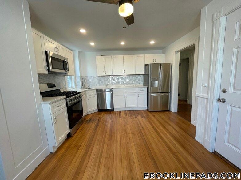 Building Photo - 79 Brook St