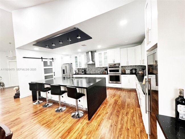 Building Photo - 1525 Lacosta Dr W