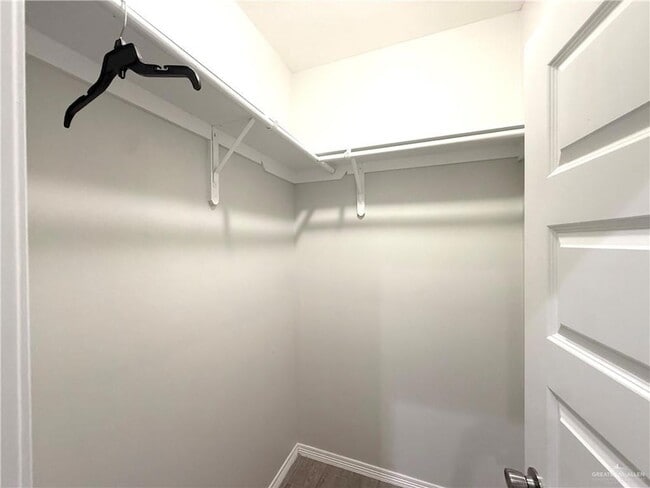 Building Photo - 1303 W Heritage Dr