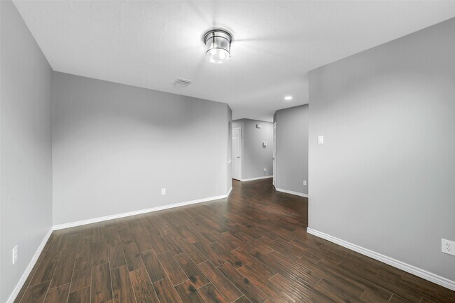 Building Photo - 2214 Shady Pine Dr
