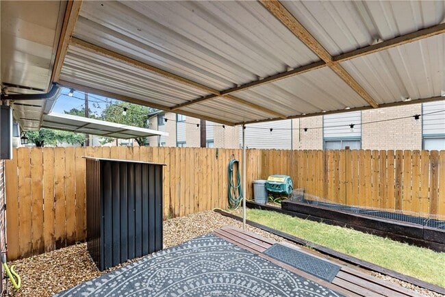 Building Photo - 2810 Forest Bend Dr