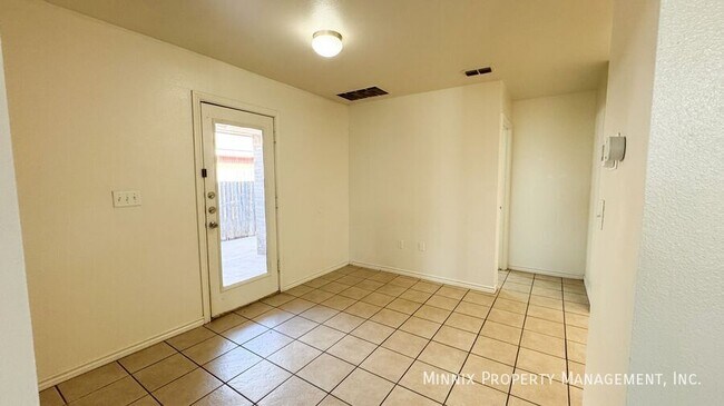 Building Photo - 904 N Belmont Ave