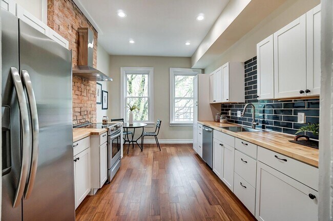 Building Photo - 1106 Dayton St