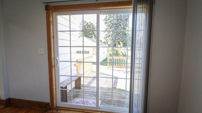 Building Photo - 3 Bedroom House