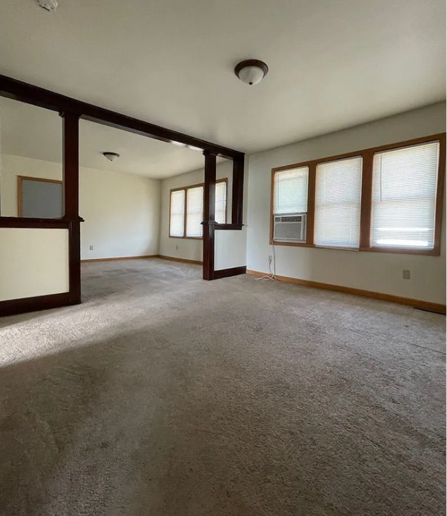 Building Photo - 922-924 Caledonia Street