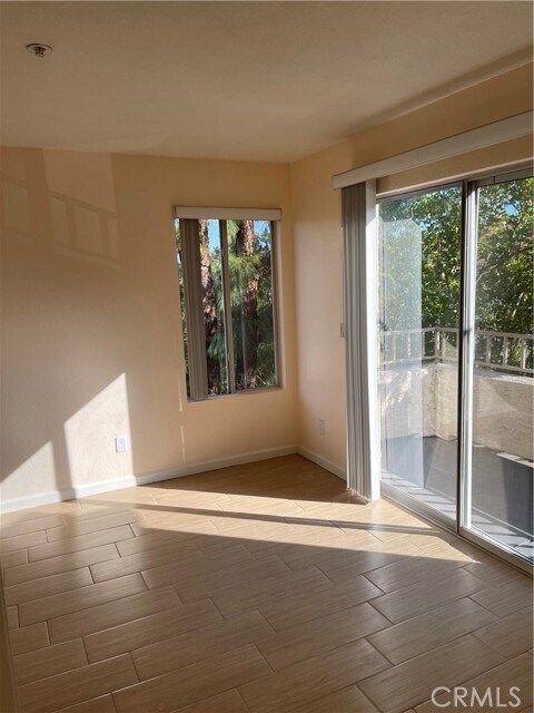 Building Photo - 1965 Las Colinas Cir