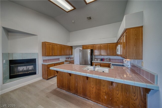 Building Photo - 3000 Pebble Beach Ave