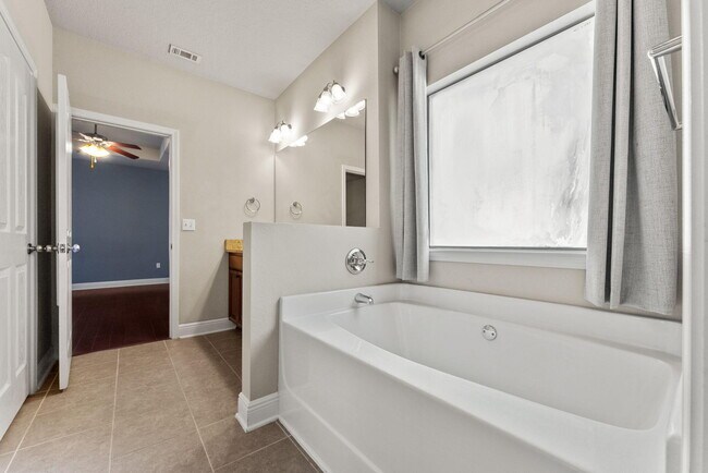 Building Photo - 554 Camellia Ct