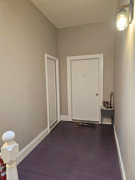 Building Photo - 43 W Main St