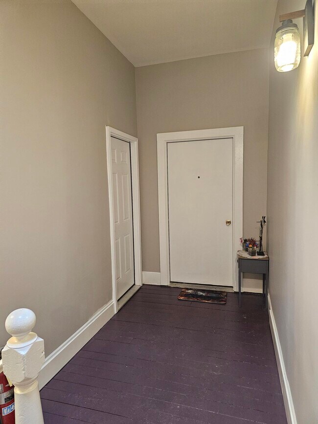 Building Photo - 43 W Main St