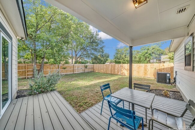 Building Photo - 4130 Moana Dr