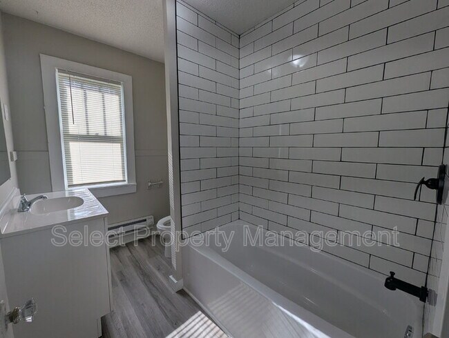 Building Photo - 1235 Huestis Ave