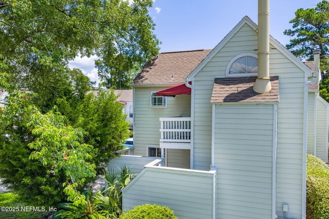 Building Photo - 2300 Twelve Oaks Dr