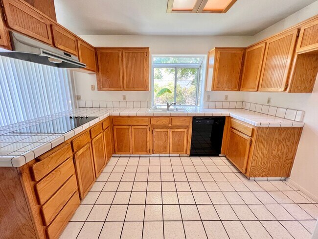 Building Photo - $2,495 Friant & Copper, 3 Bedrooms - N. Wi...