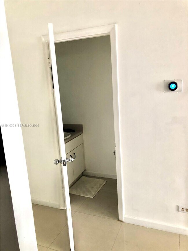 Building Photo - 701 Brickell Key Blvd