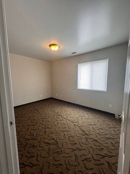 Building Photo - 405 S Graham Ave