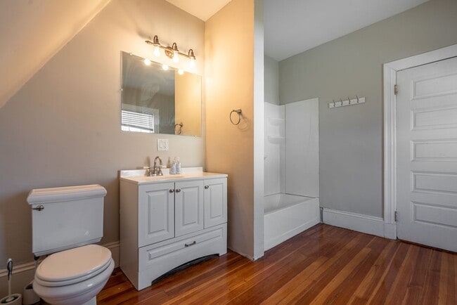 Building Photo - Charming Edgewood Studio – All Utilities Included | Washer & Dryer | April 1 Move-In