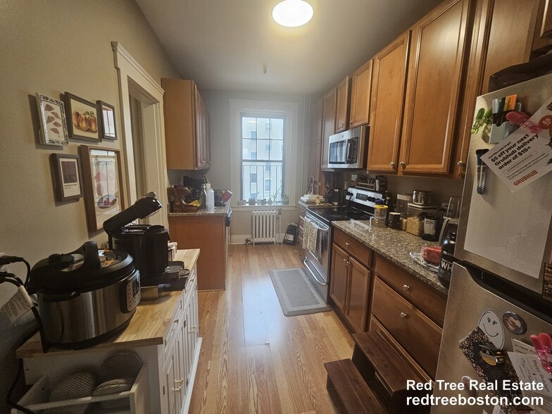 Building Photo - 370 Chestnut Hill Ave