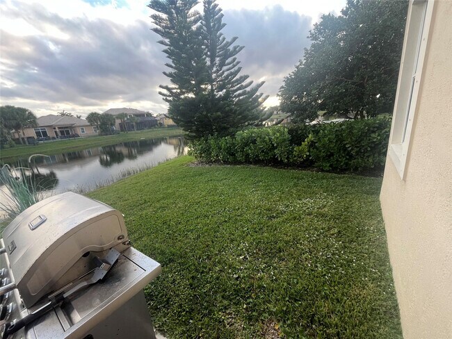 Building Photo - 12200 NW 77th Manor