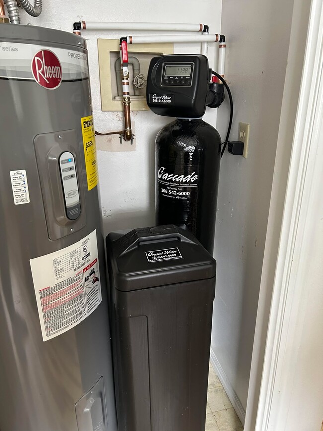 Building Photo - 1095 Canal Ave