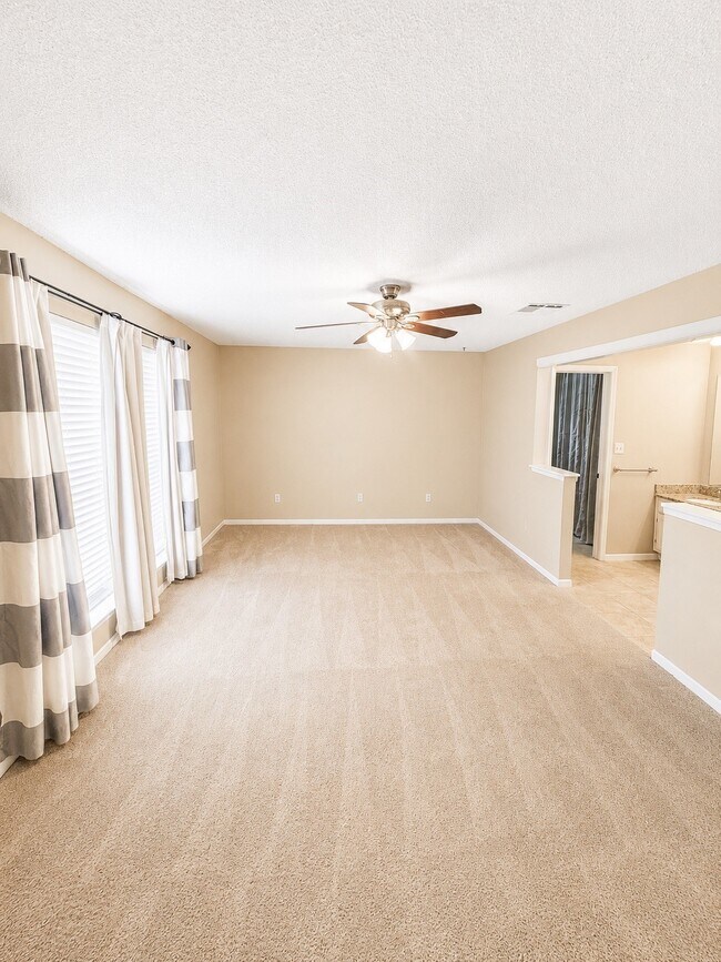 Building Photo - 2239 Highland Hills Dr