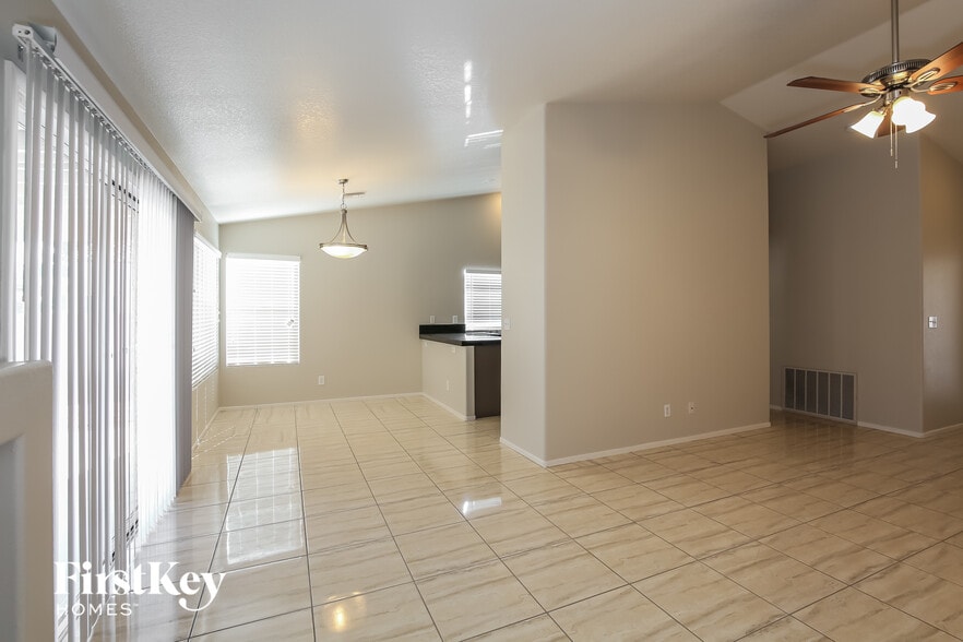 Building Photo - 4912 Breezy Day Dr