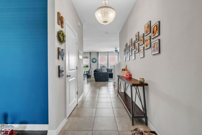 Building Photo - Spacious 5-Bedroom Home with Resort-Style ...