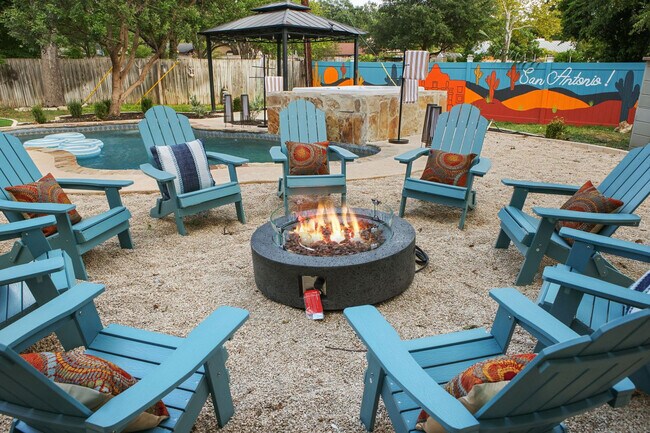 Building Photo - 5410 King Richard St