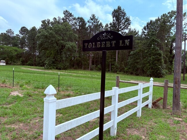 Building Photo - 595 FM 3228