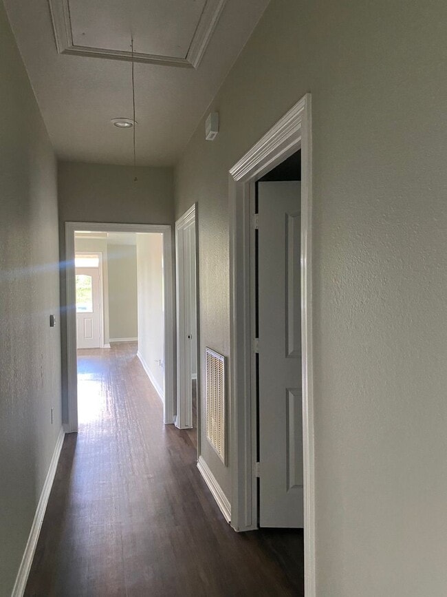 Building Photo - Charming 2 BR / 2 BA Beaumont home — updat...