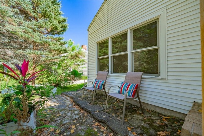 Building Photo - 401 Merrill Crest Dr