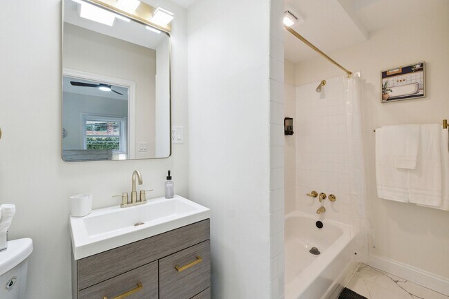 Building Photo - Fully Furnished: Beautiful 4-Bedroom Home ...