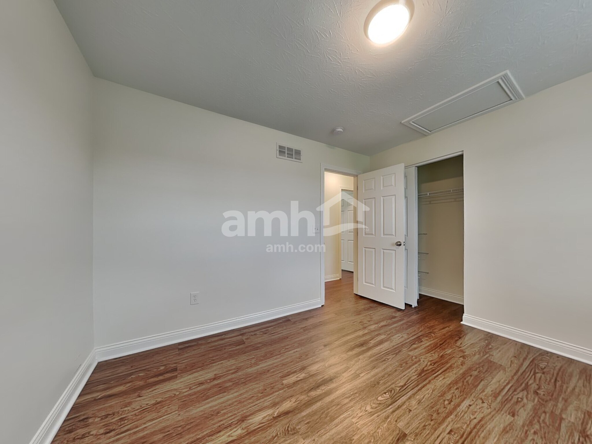 Building Photo - 10425 Sharpsburg Dr