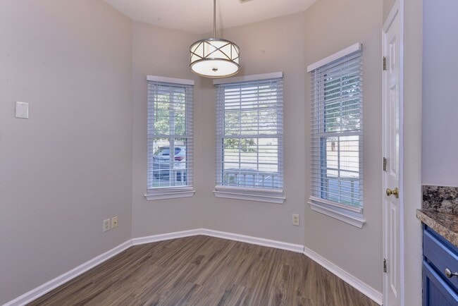 Building Photo - Convenient Coventry Townhome