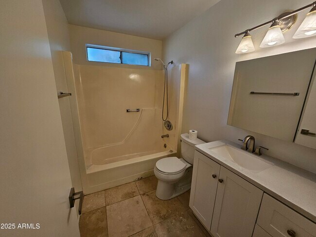 Building Photo - 2262 S Las Flores