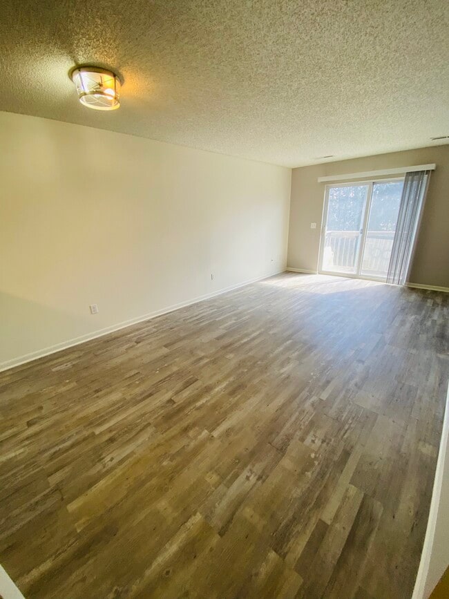 Building Photo - 395