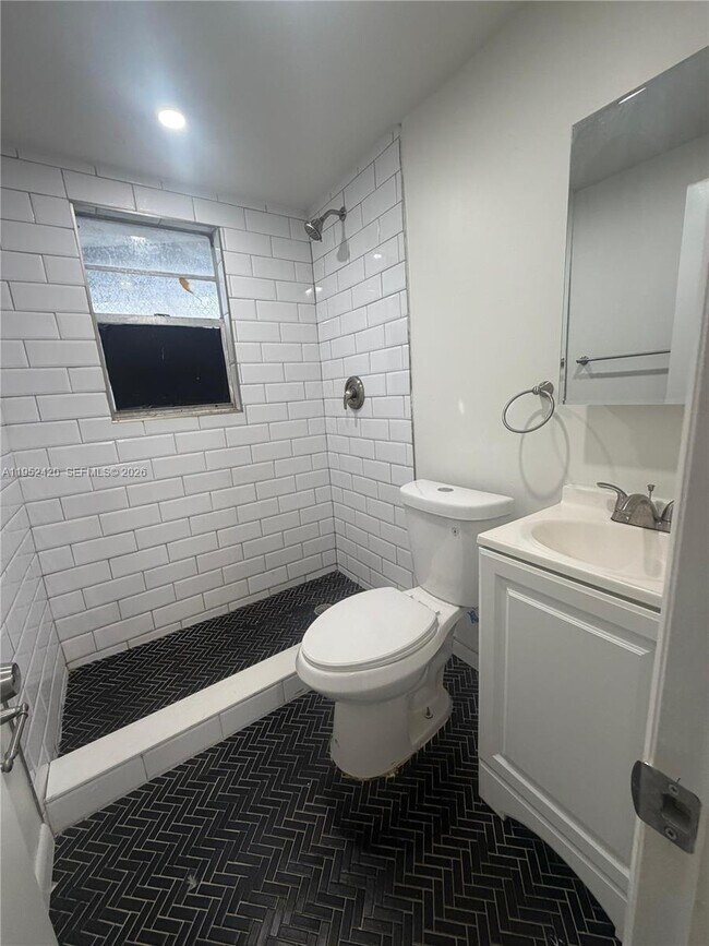 Building Photo - 1317 NW 2nd Ave