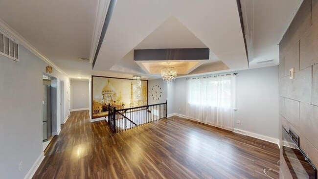 Building Photo - 5512 Hamilton Ave